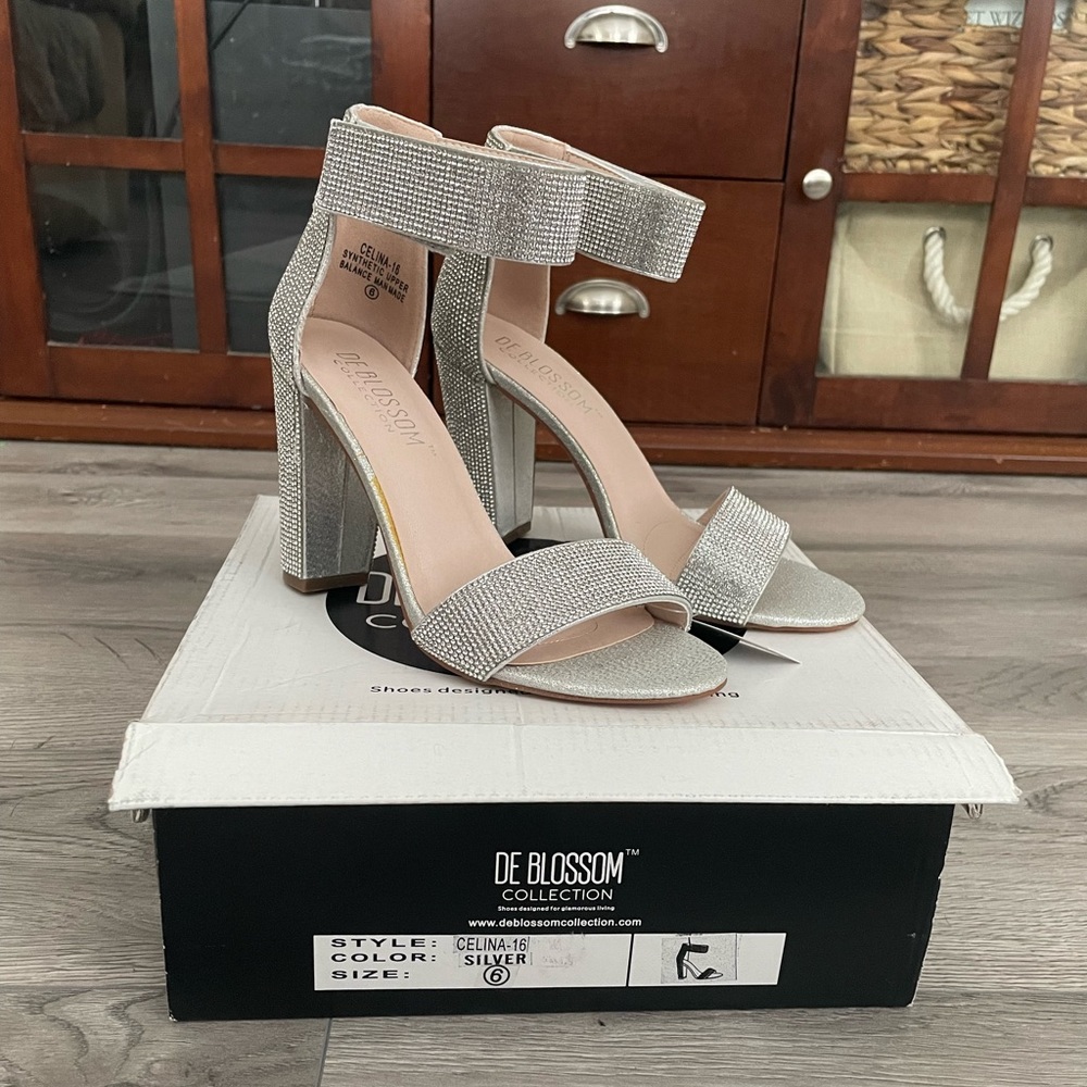 De Blossom heels from VICI. Silver sparkles, size 6